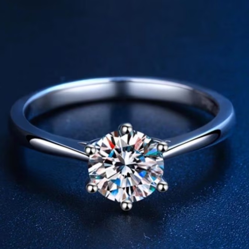 925 Silver Moissanite Ring size 6